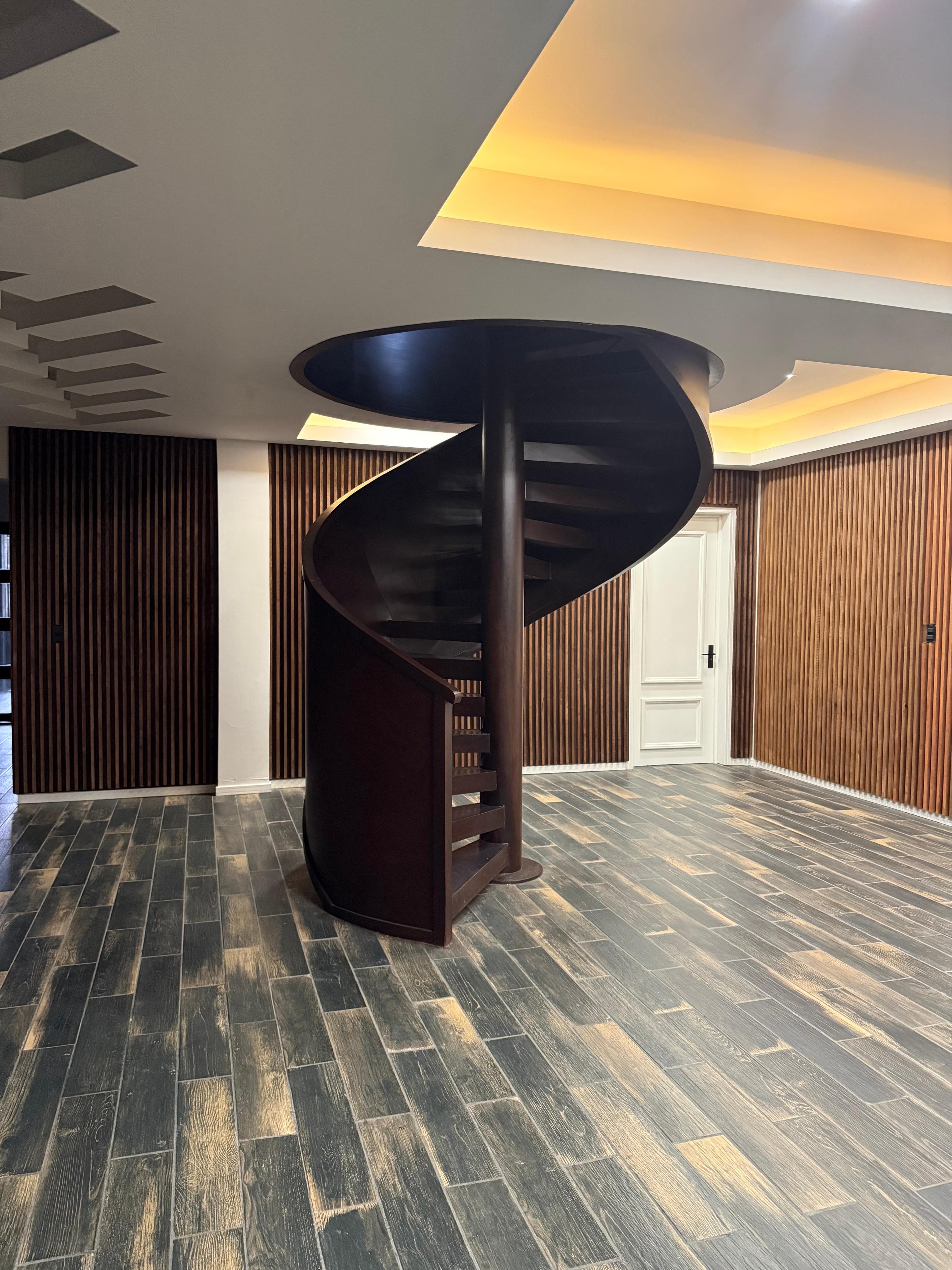 Escaleras al sótano