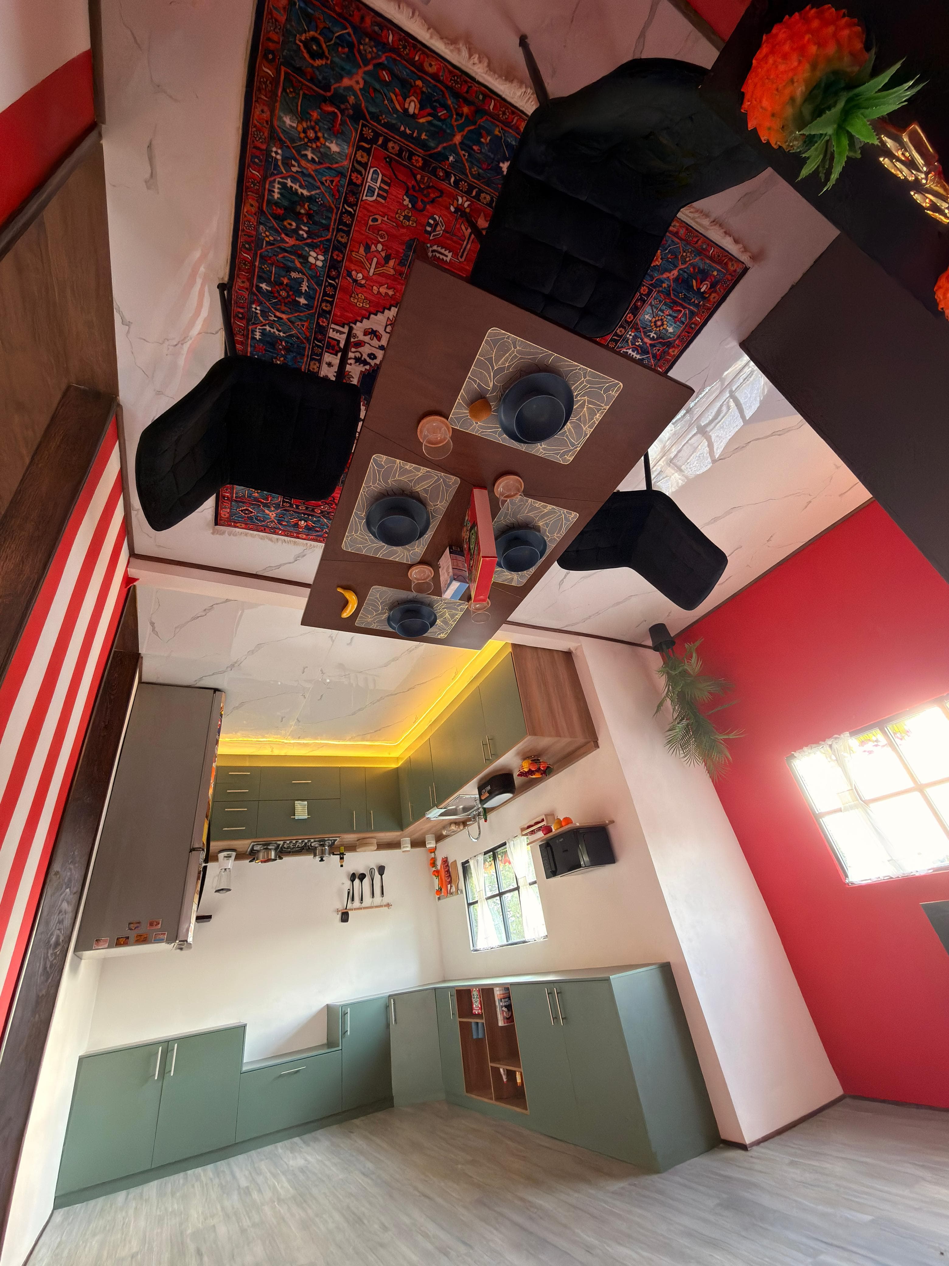 Cocina y comedor al revés